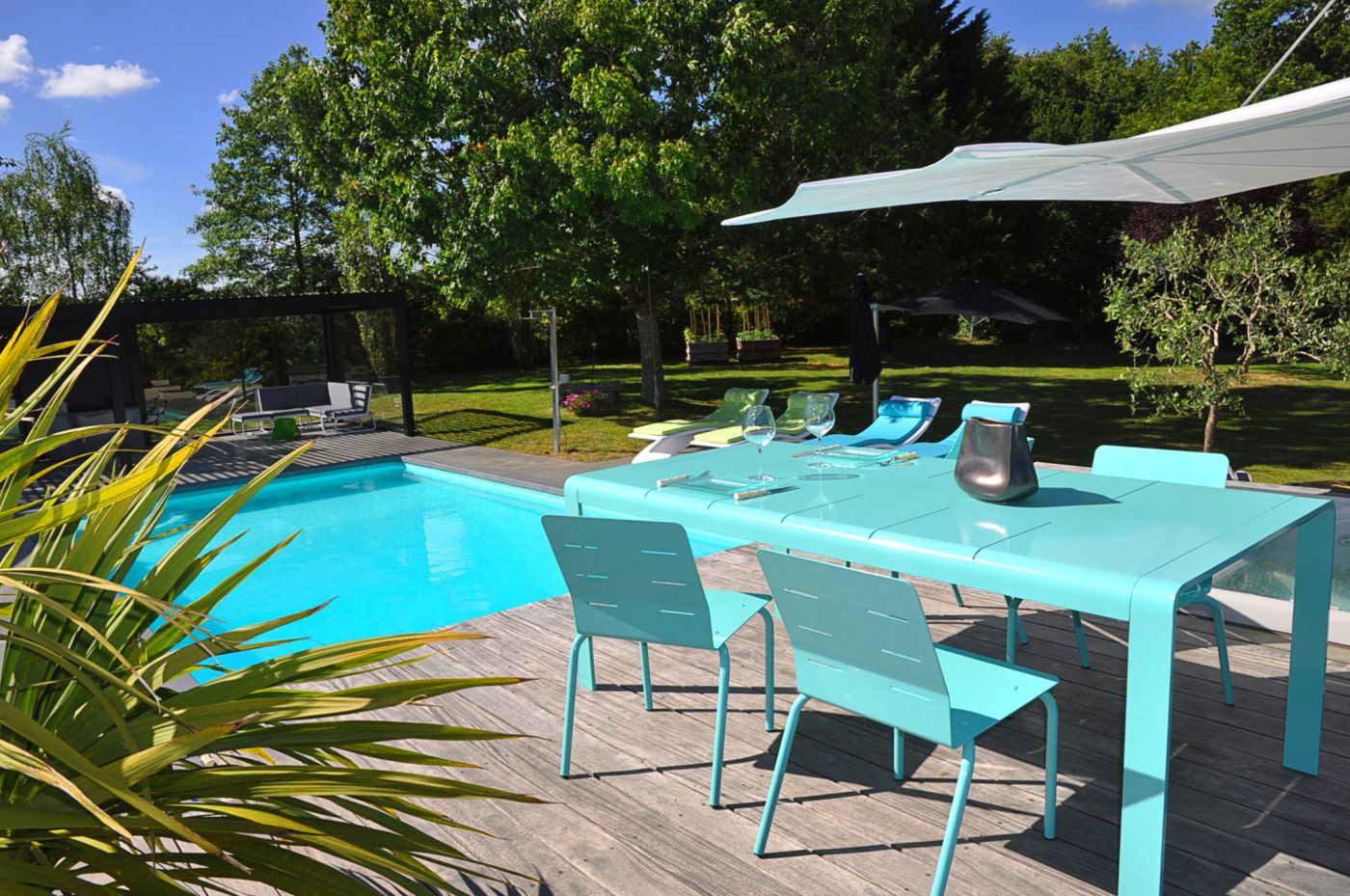 table de jardin aluminium design pour espace piscine