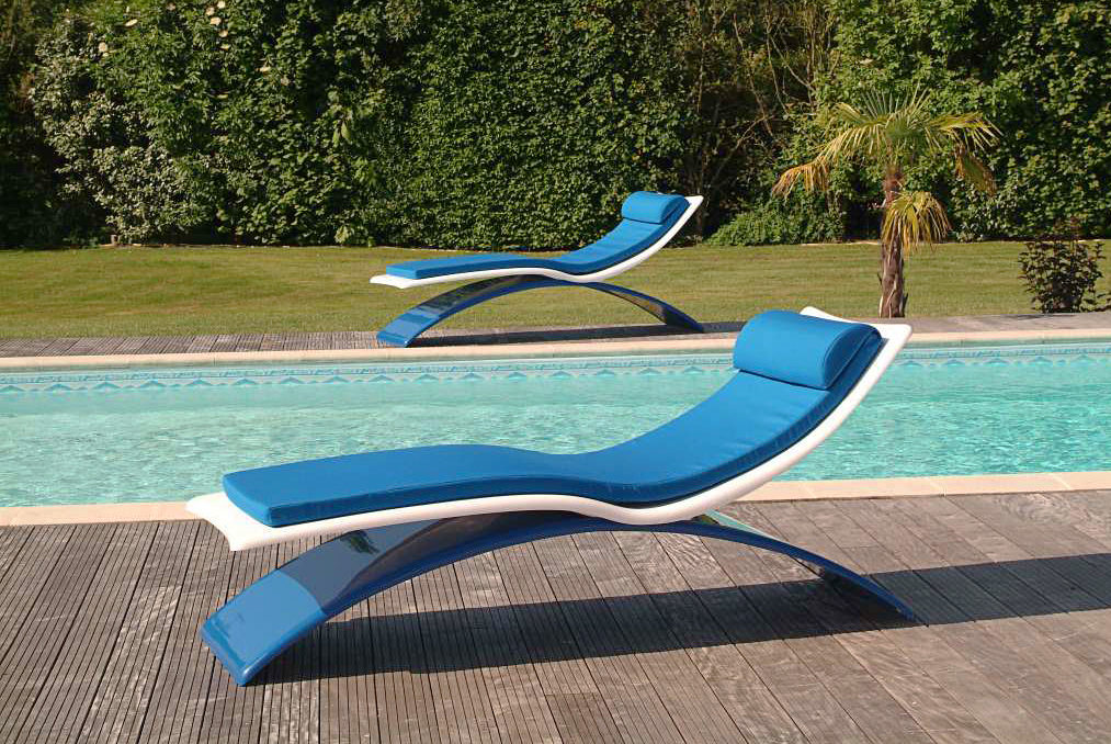 bain de soleil haut de gamme pour bord de piscine