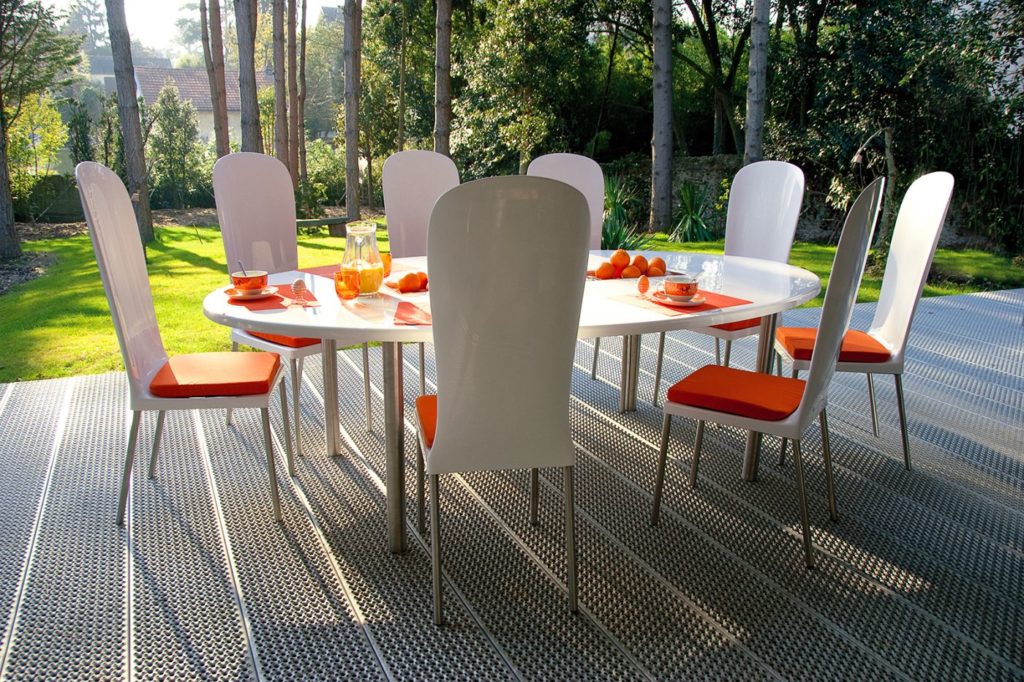 table jardin ovale design pour terrasse avec oranges